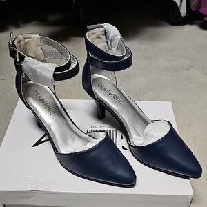 New Size 8 Women's Navy Heels